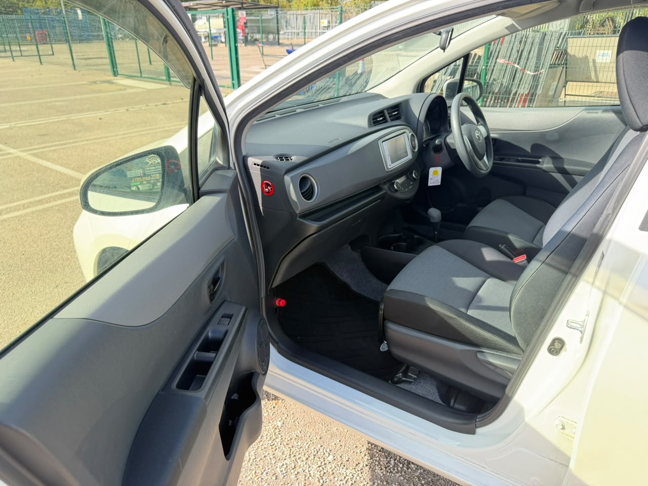 2013 Toyota Yaris White