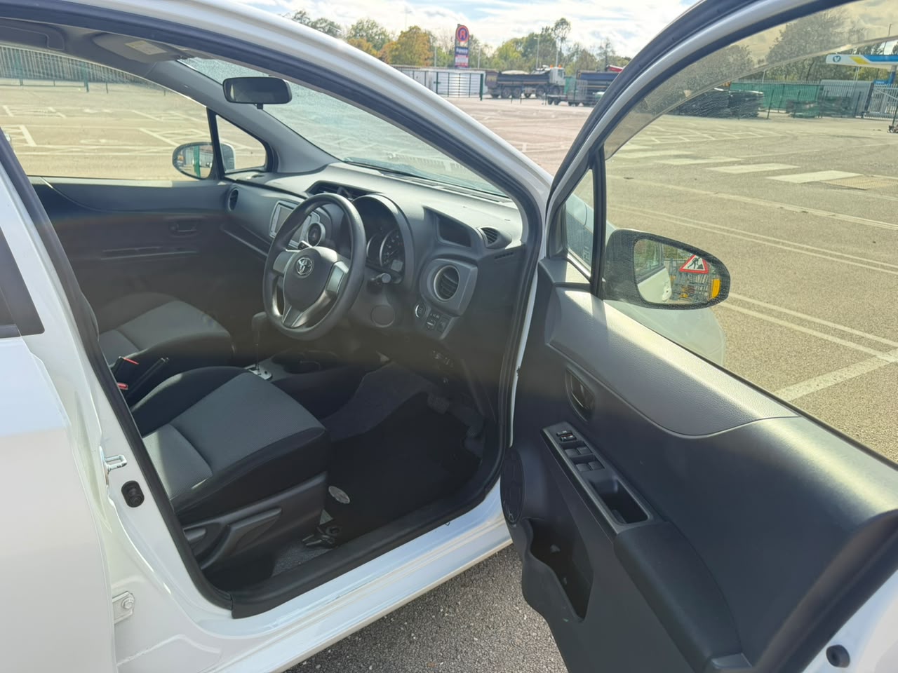 2013 Toyota Yaris White