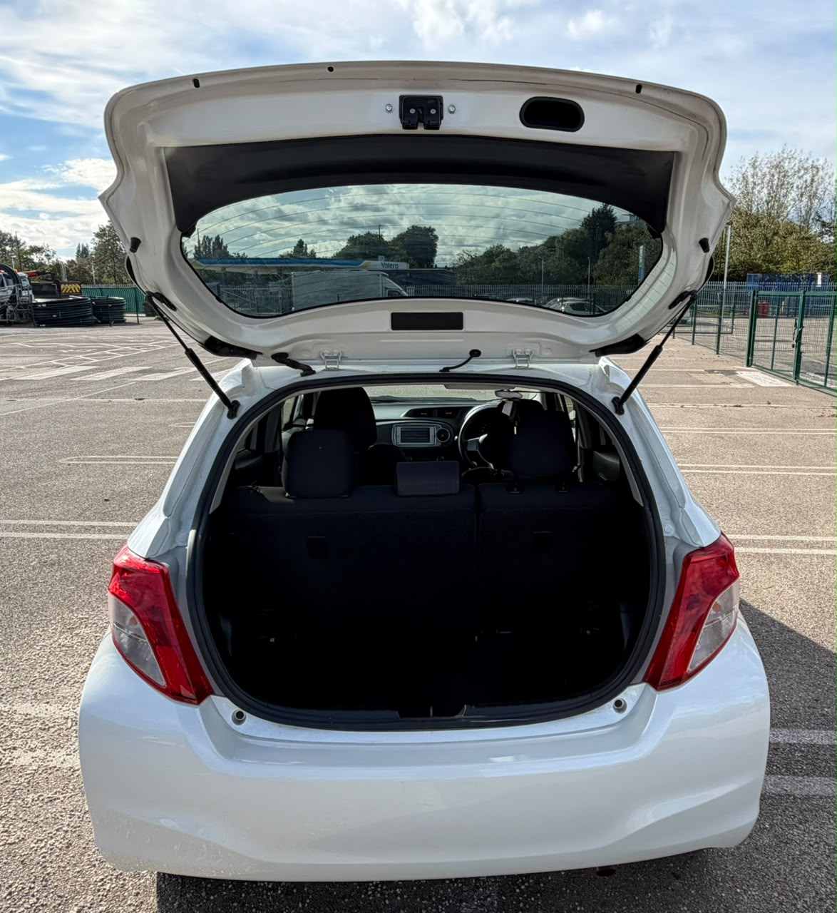 2013 Toyota Yaris White