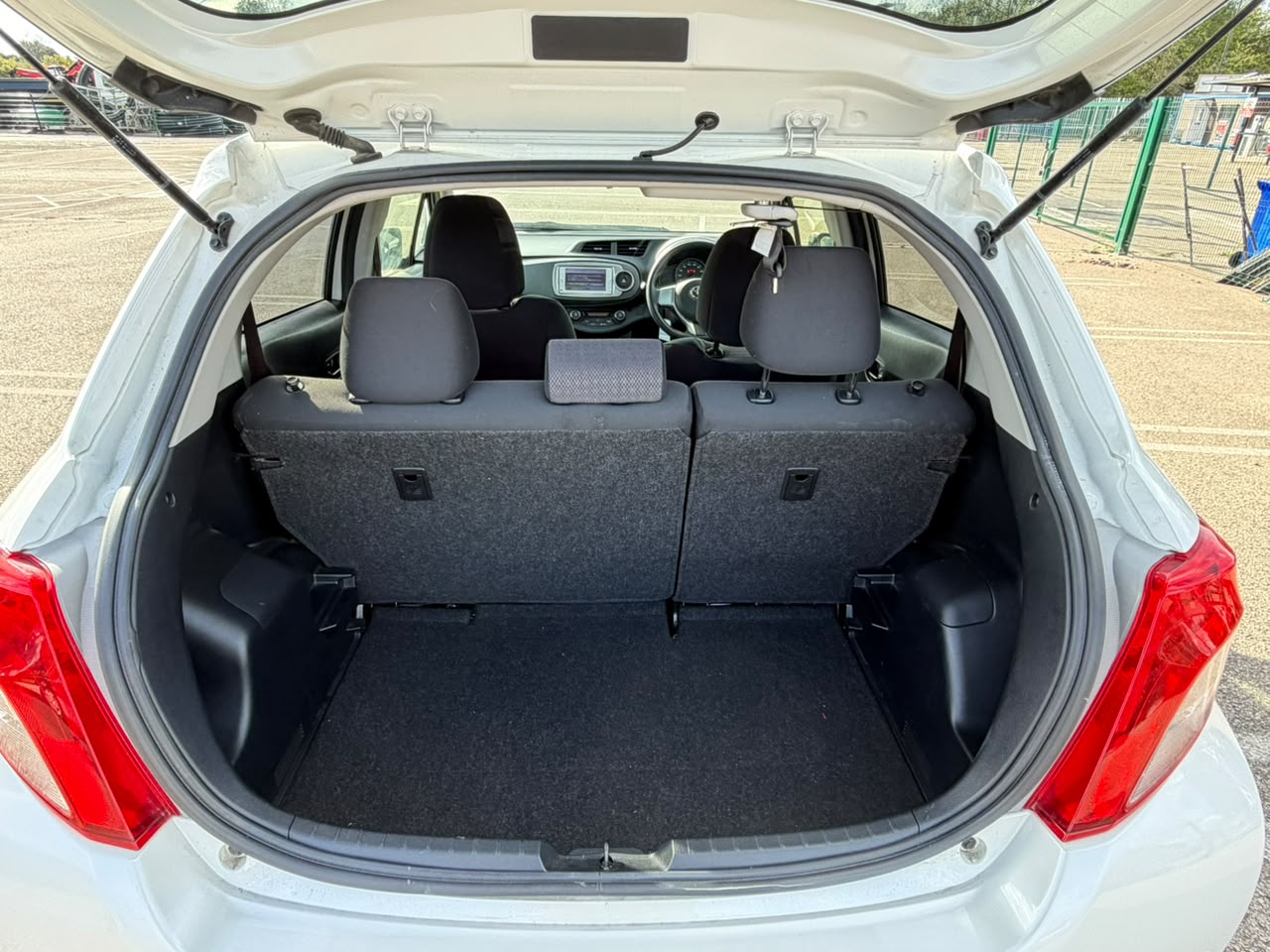 2013 Toyota Yaris White