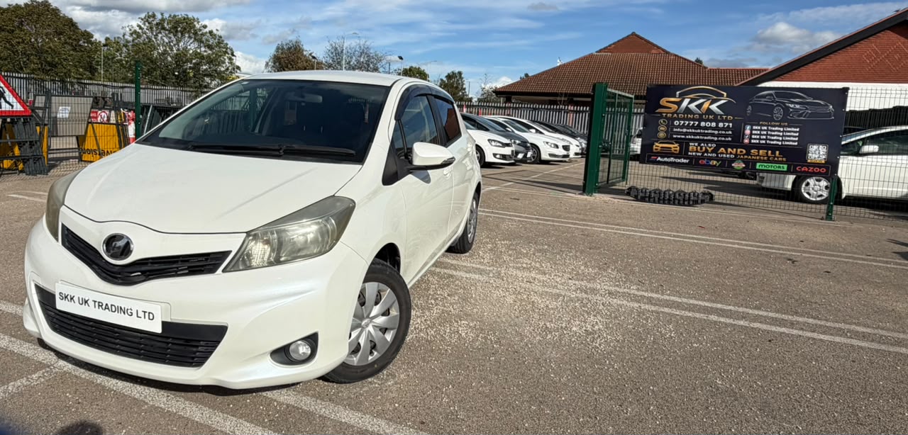 2013 Toyota Yaris White