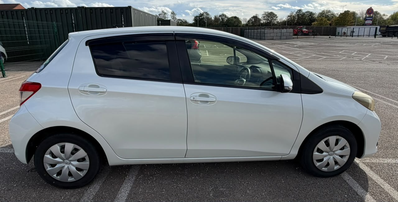 2013 Toyota Yaris White