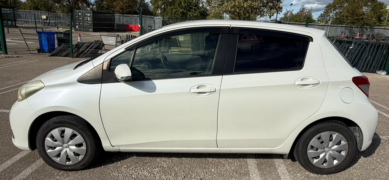 2013 Toyota Yaris White