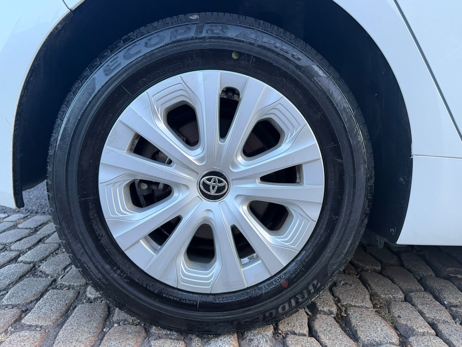 2021 Toyota Prius White