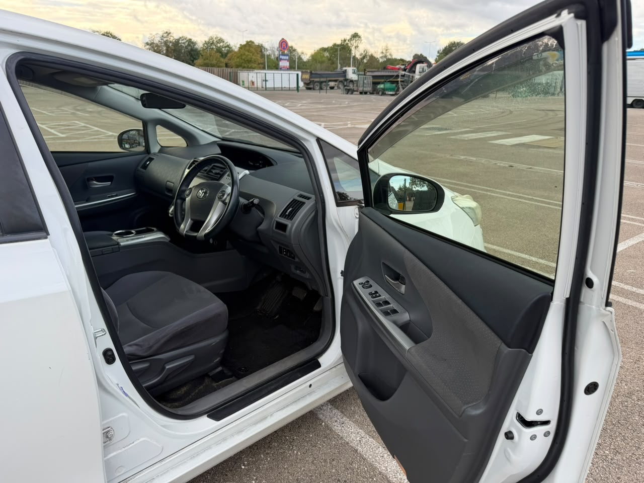 2014 Toyota Prius Plus White