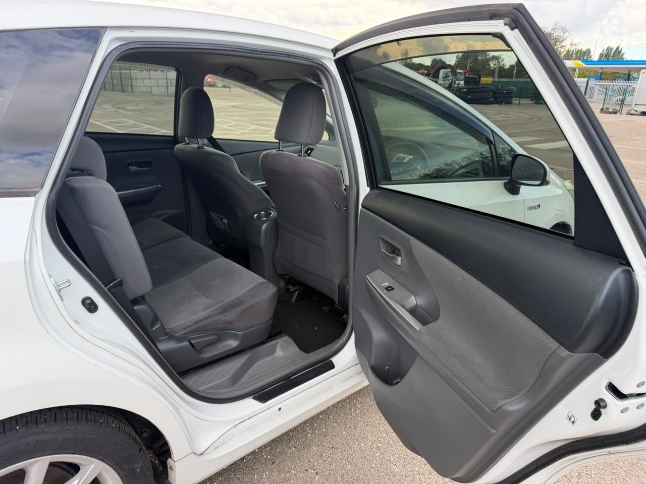 2014 Toyota Prius Plus White