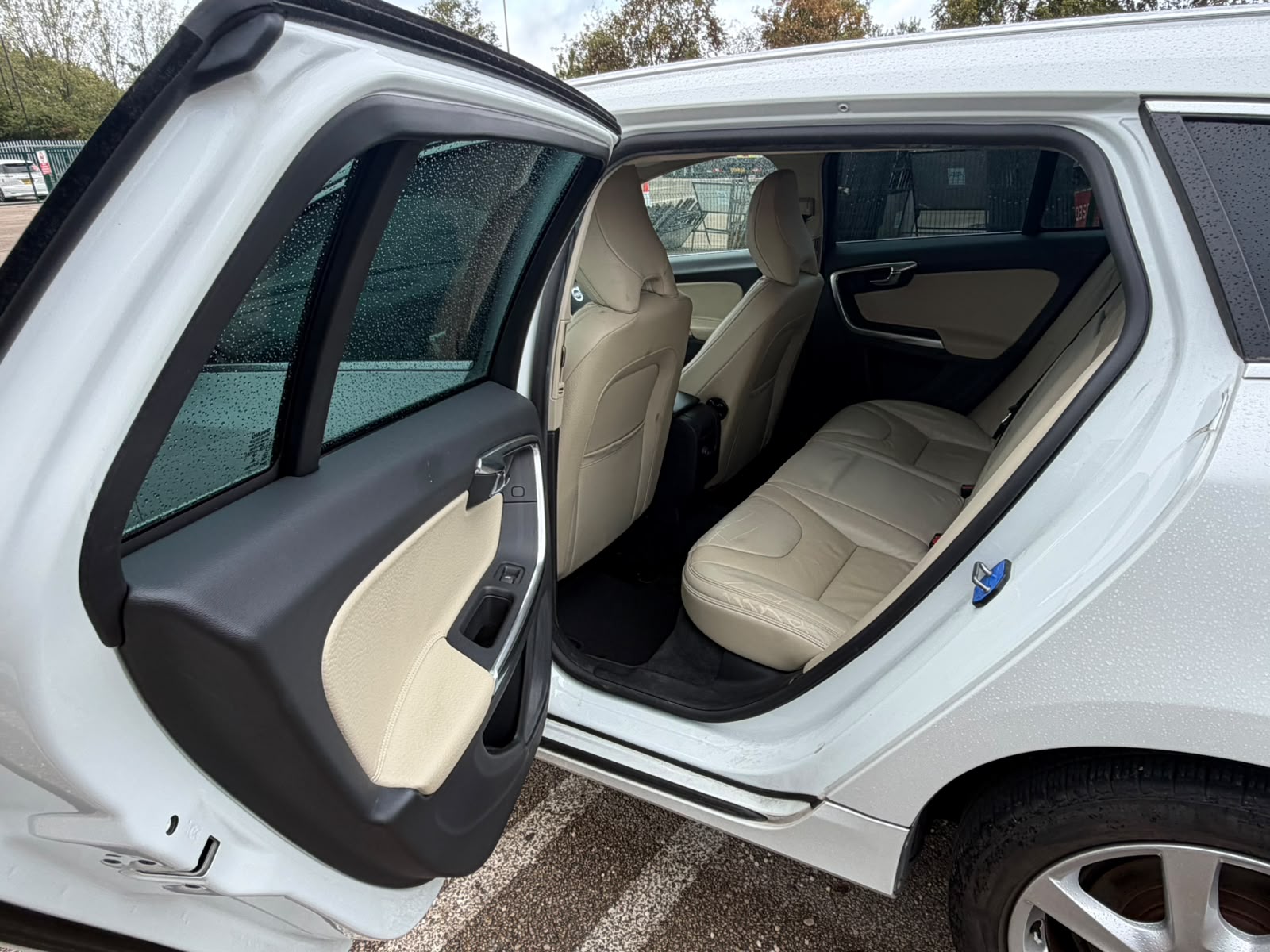 2014 Volvo V60 White