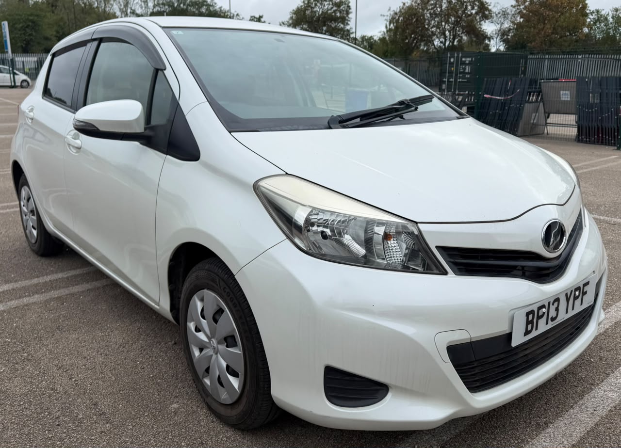 2013 Toyota Yaris White