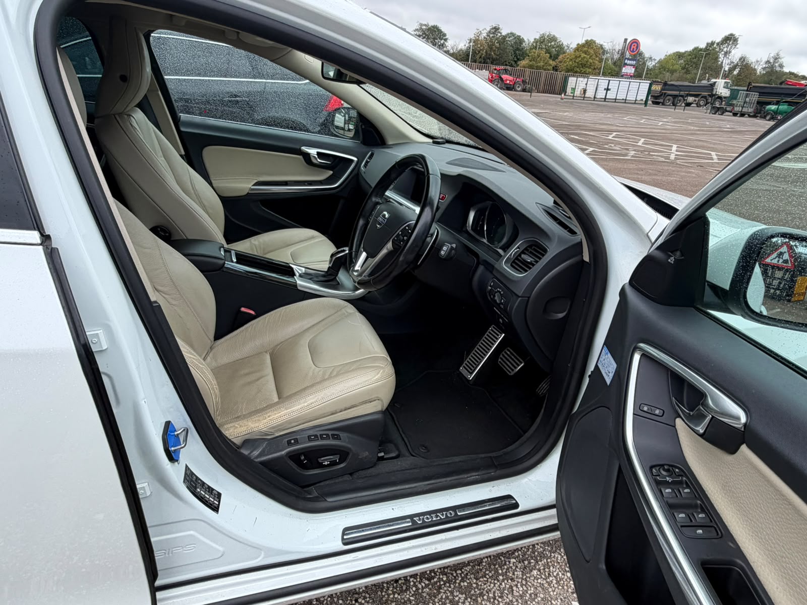 2014 Volvo V60 White