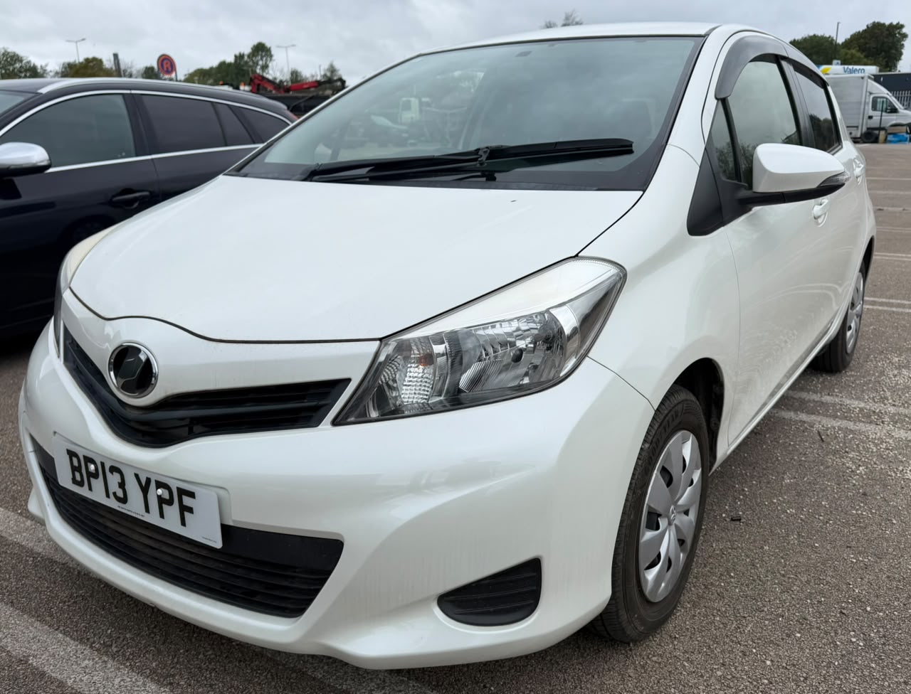 2013 Toyota Yaris White