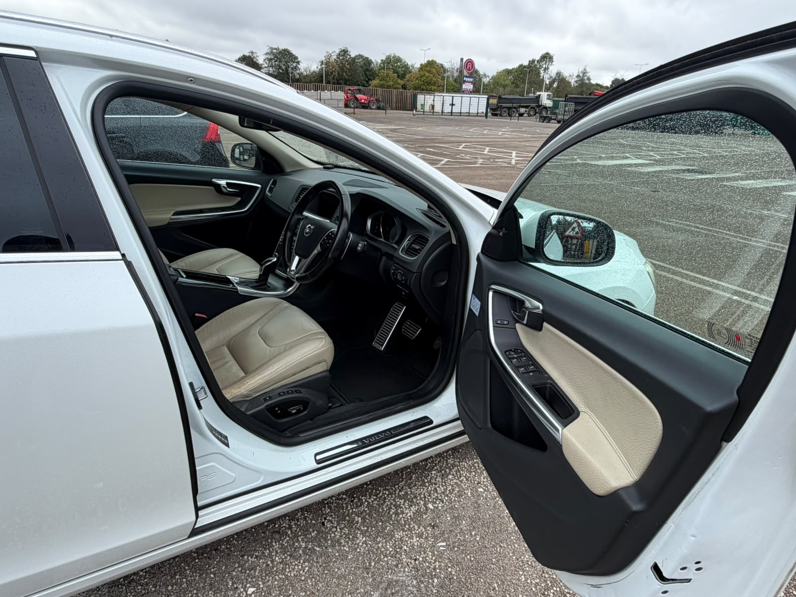 2014 Volvo V60 White