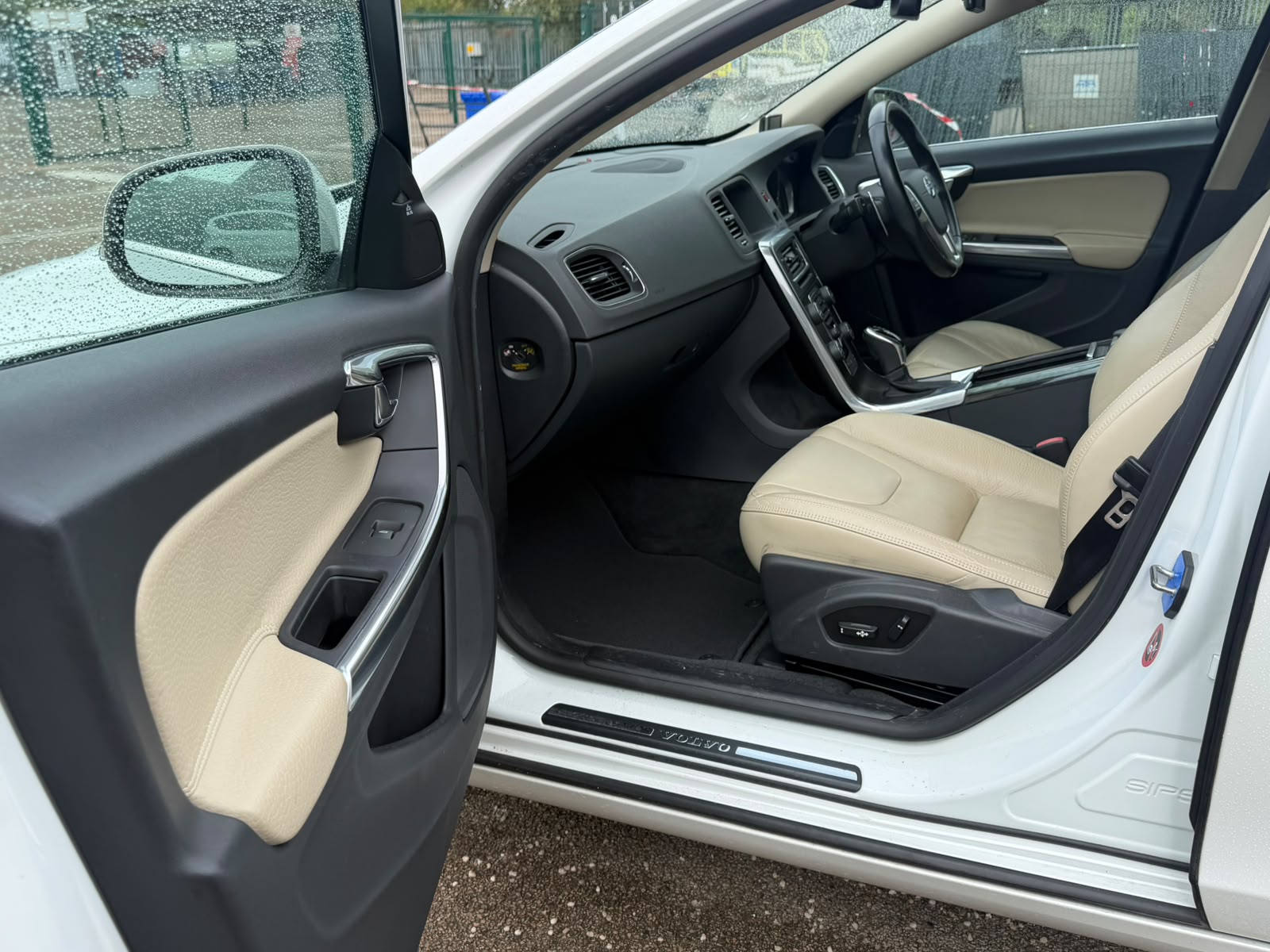 2014 Volvo V60 White