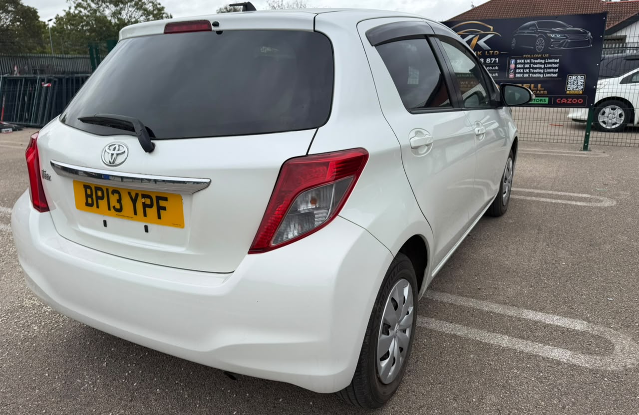 2013 Toyota Yaris White
