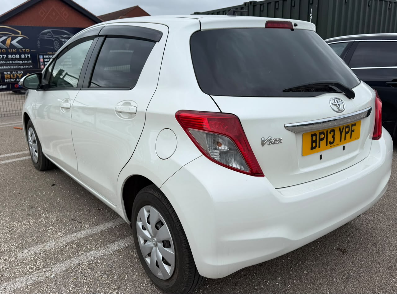 2013 Toyota Yaris White