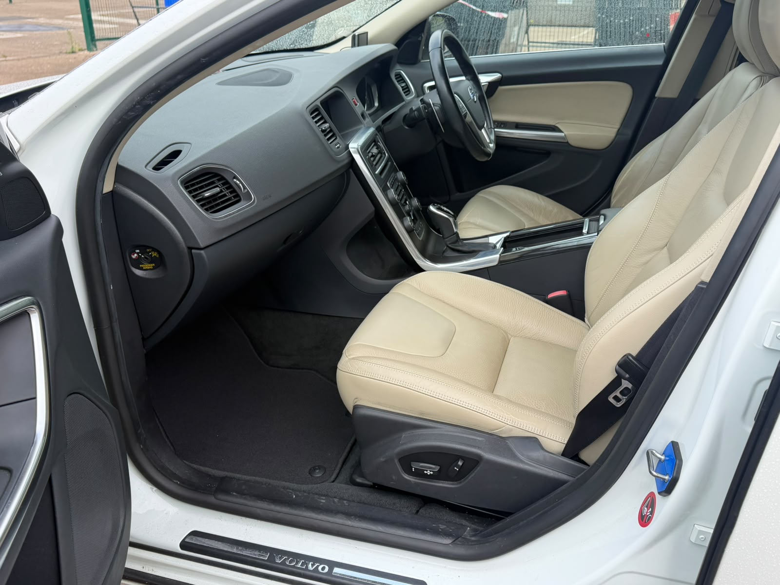 2014 Volvo V60 White